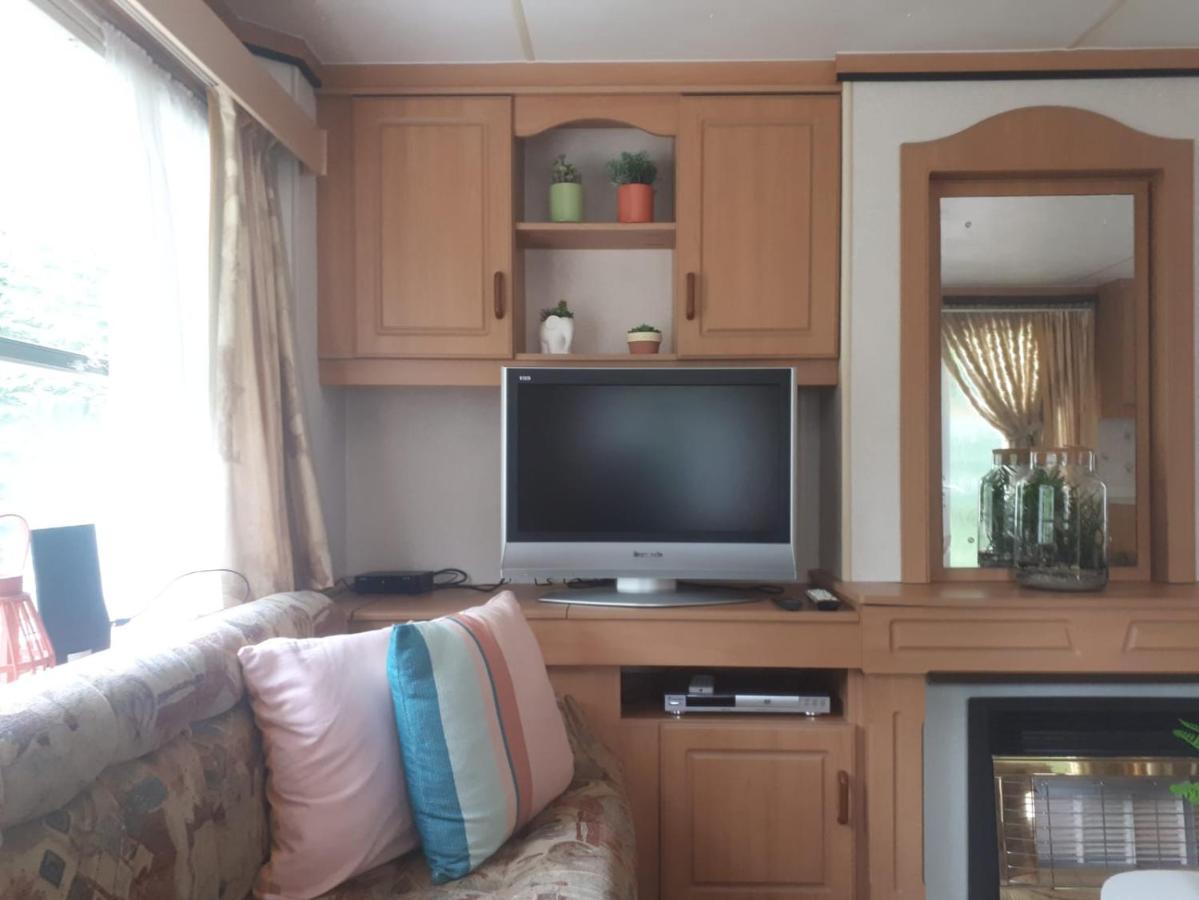 Caravan In Bosrijk Gebied Zuidlaren Exterior foto