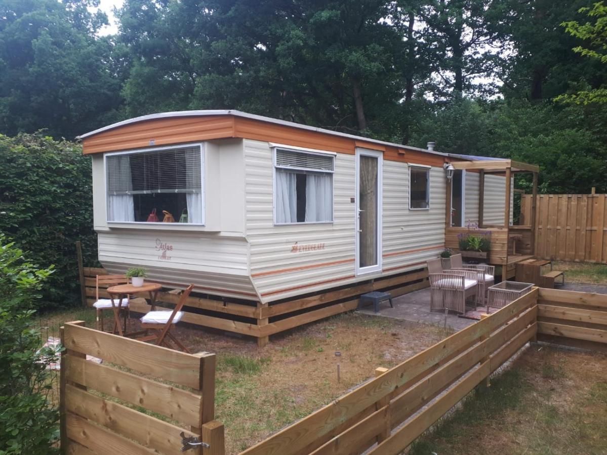 Caravan In Bosrijk Gebied Zuidlaren Exterior foto