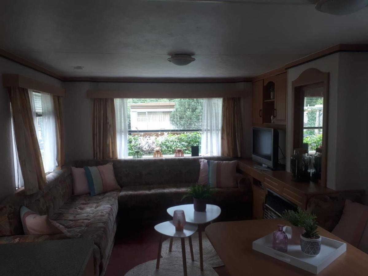 Caravan In Bosrijk Gebied Zuidlaren Exterior foto